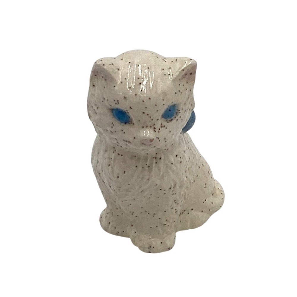 Cat Figurine Vintage Speckled Ceramic Blue Eyes‎ Bow Kitschy Cream Brown 3 Inch